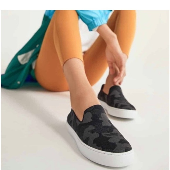 Rothy’s The Original Slip On Sneaker in Grey Camo - W8 - Picture 3 of 13